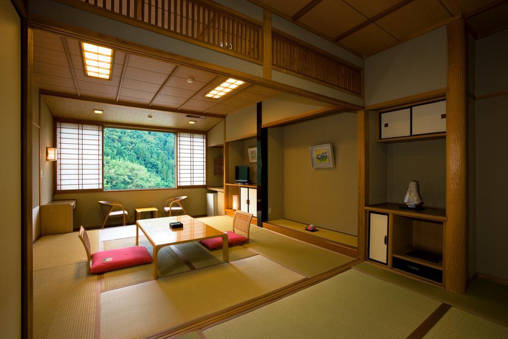Shinshiyo Hotel Hita Exterior foto